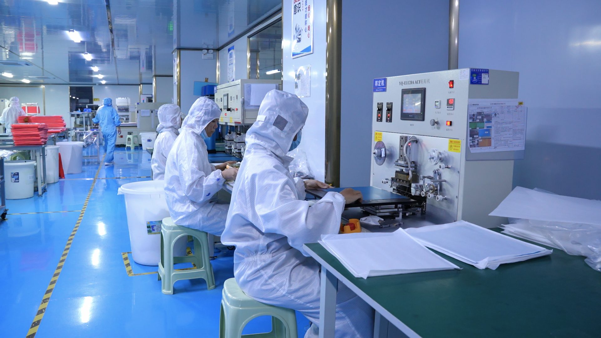 Workers working in Haveways dust‑free clean room workshop